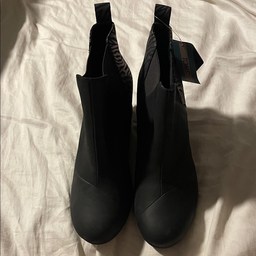 TOMS Women's Sleek Black Booties